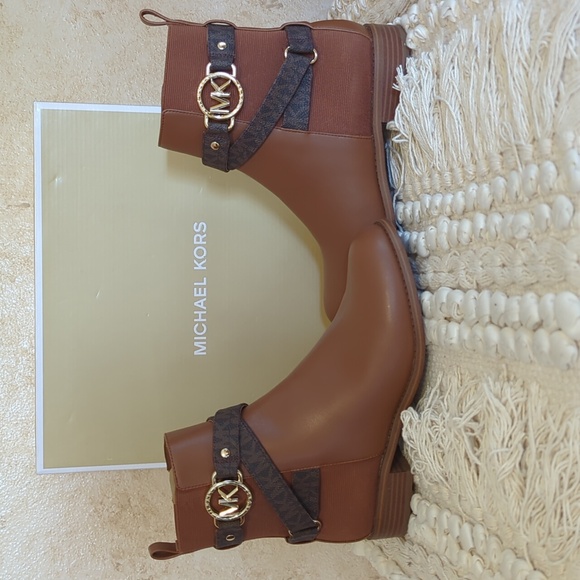 Michael Kors NIB Booties 7.5 - Picture 1 of 8